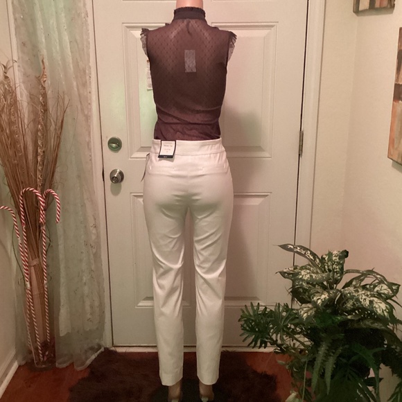CHARTER CLUB white size 8 skinny leg smoothing waist pants. - Picture 8 of 11